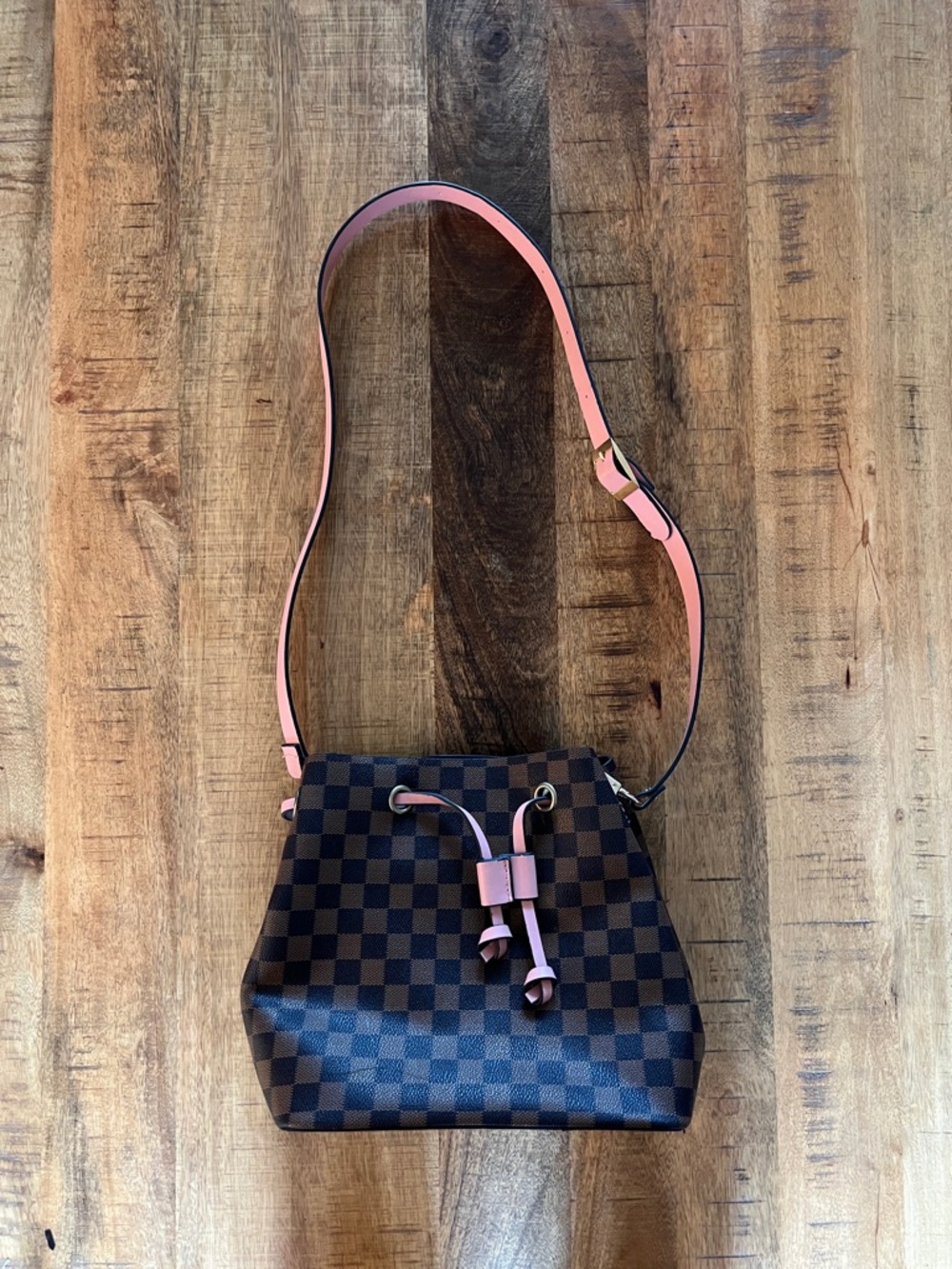 Check-Pattern Shoulder Bucket Bag with Pink Trim